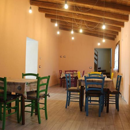 Sa Domu Beccia B&B Uras Bagian luar foto