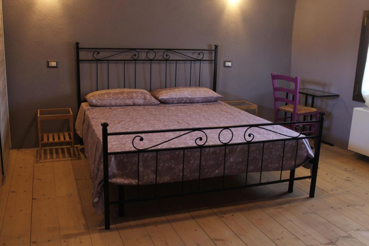 Sa Domu Beccia B&B Uras Bagian luar foto