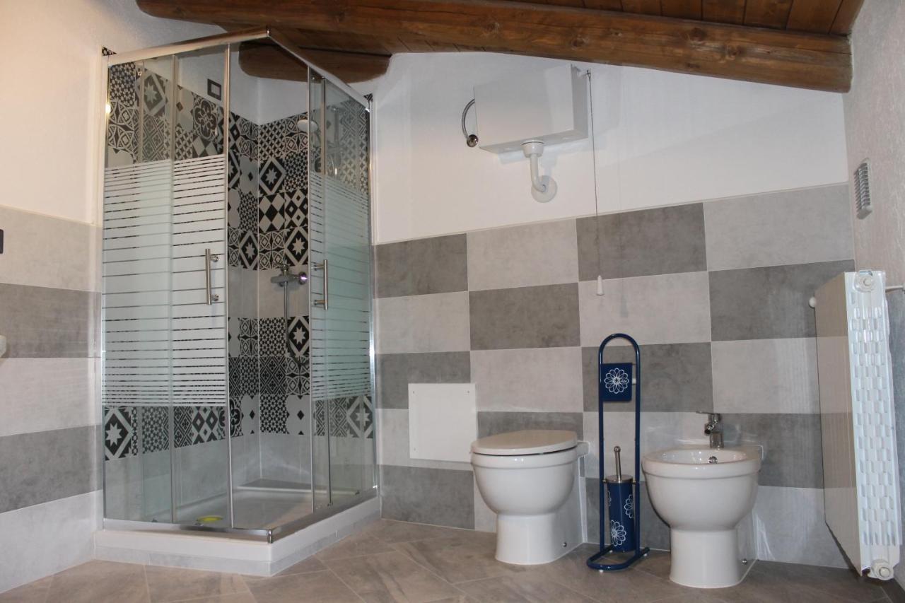 Sa Domu Beccia B&B Uras Bagian luar foto