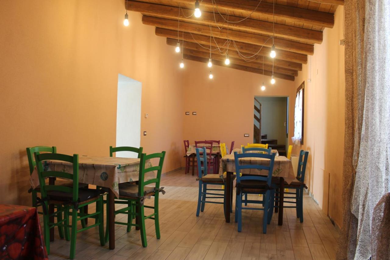 Sa Domu Beccia B&B Uras Bagian luar foto