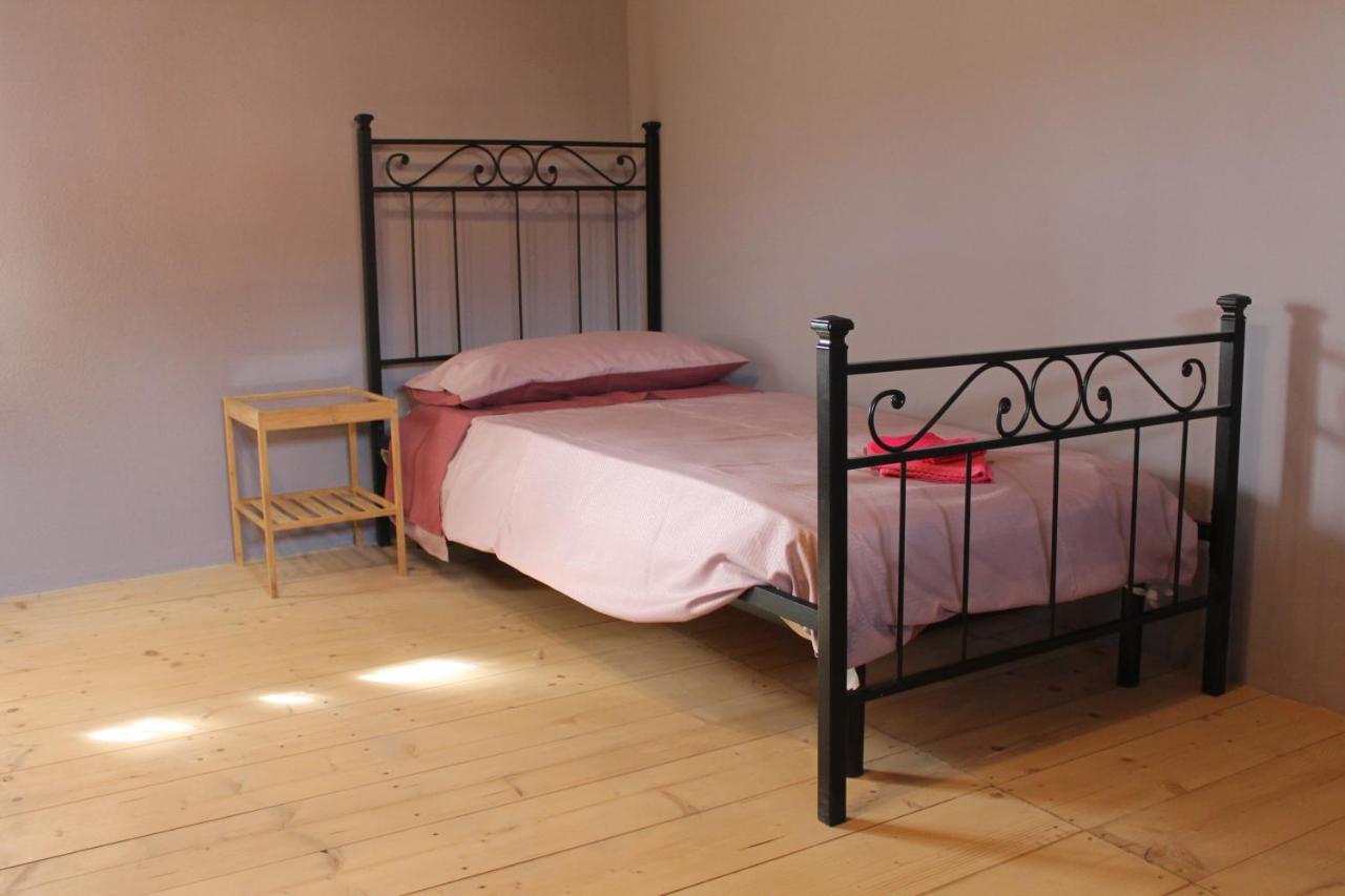 Sa Domu Beccia B&B Uras Bagian luar foto