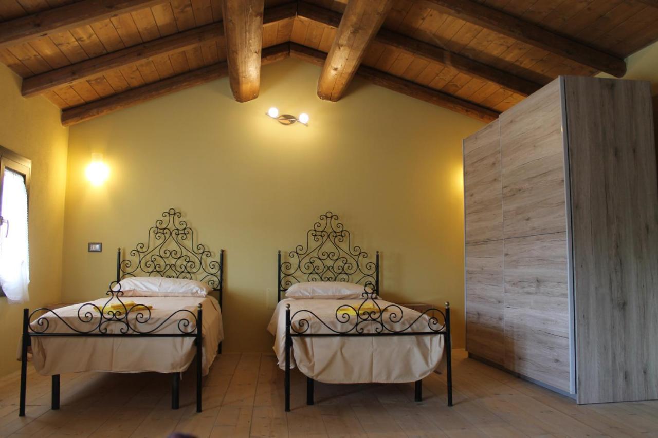 Sa Domu Beccia B&B Uras Bagian luar foto