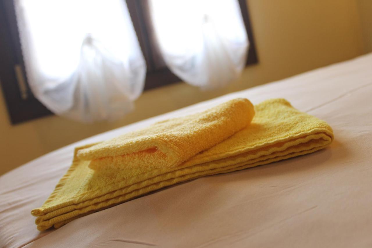Sa Domu Beccia B&B Uras Bagian luar foto