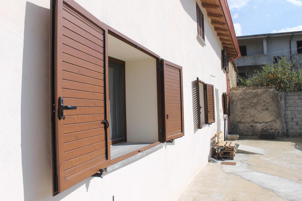 Sa Domu Beccia B&B Uras Bagian luar foto
